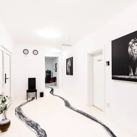 Hollywood Apartment