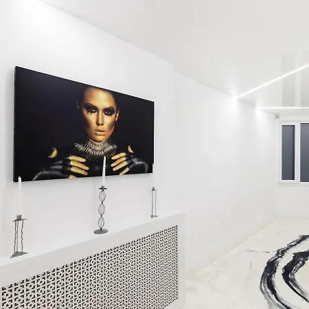 Hollywood Apartment