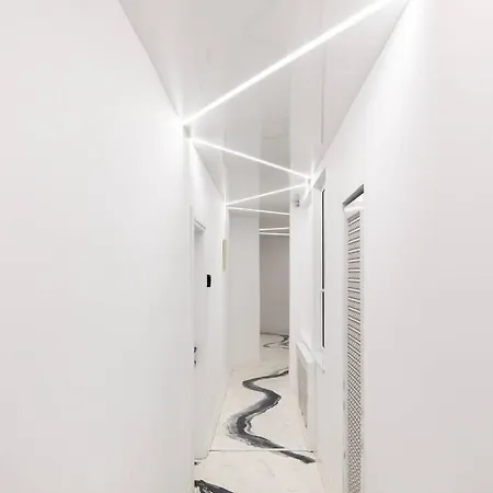 Hollywood Apartment