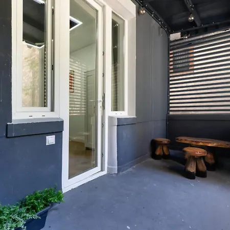 Hollywood Apartment