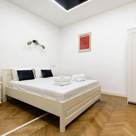 Hollywood Apartment